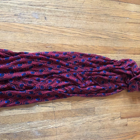 Geometric Patterned Scarf / Wrap - Picture 3 of 3